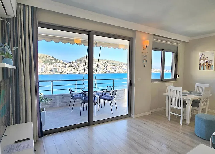 Eli's Seafront 公寓 Sarandë